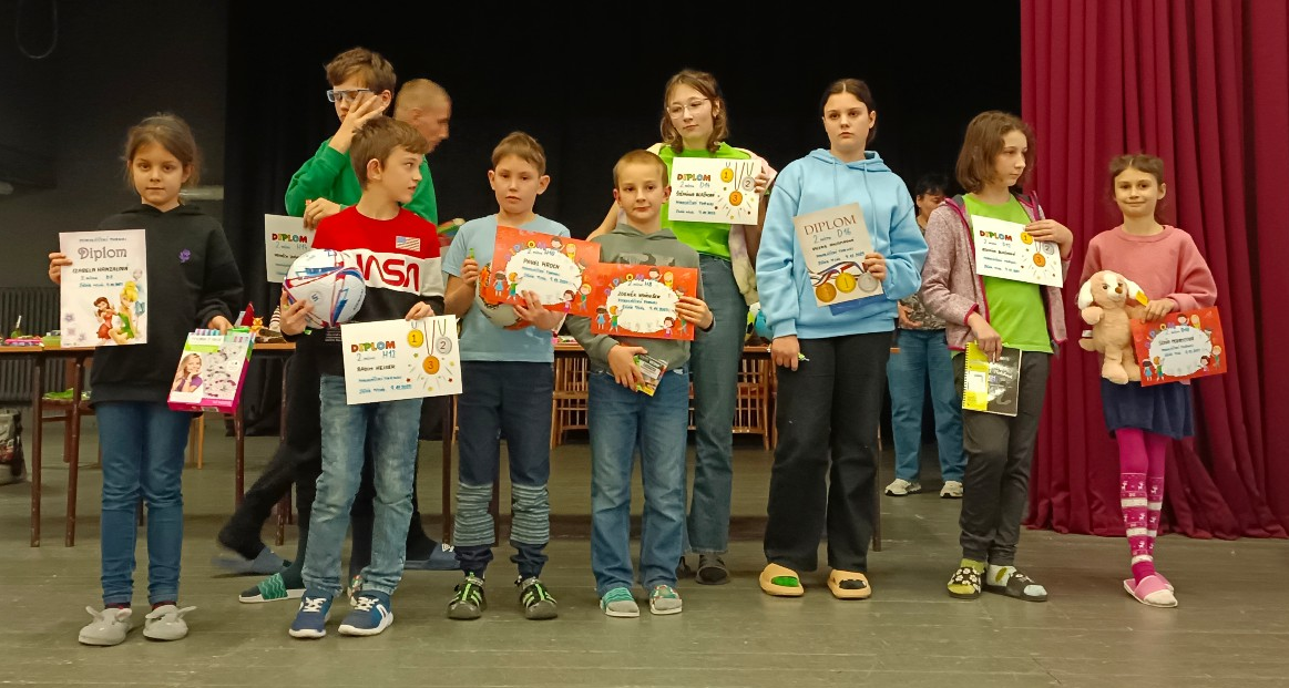 Fotografie vítězů druhých míst kategorií. Z Gordicu získali stříbro:
Zdeněk Vaňoušek (H8) a Soňa Mourycová (D10)